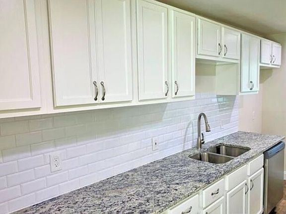 4th image of 2536 Rutherford St