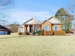 7102 Lost Pond Cir SE, Owens Cross Roads, AL 35763