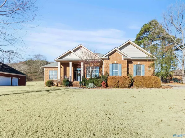 7102 Lost Pond Cir SE, Owens Cross Roads, AL 35763