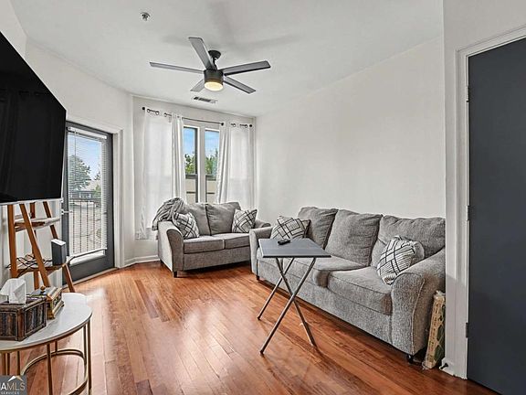 5th image of 898 Oak St SW Unit 1220