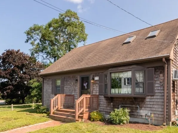 12 Wilbur Ave, Acushnet, MA 02743