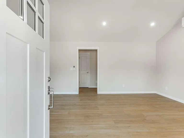 1045 Allegheny Dr — Photo 3