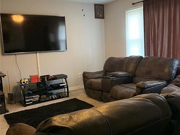 5th image of 107 N Kalmia Ave