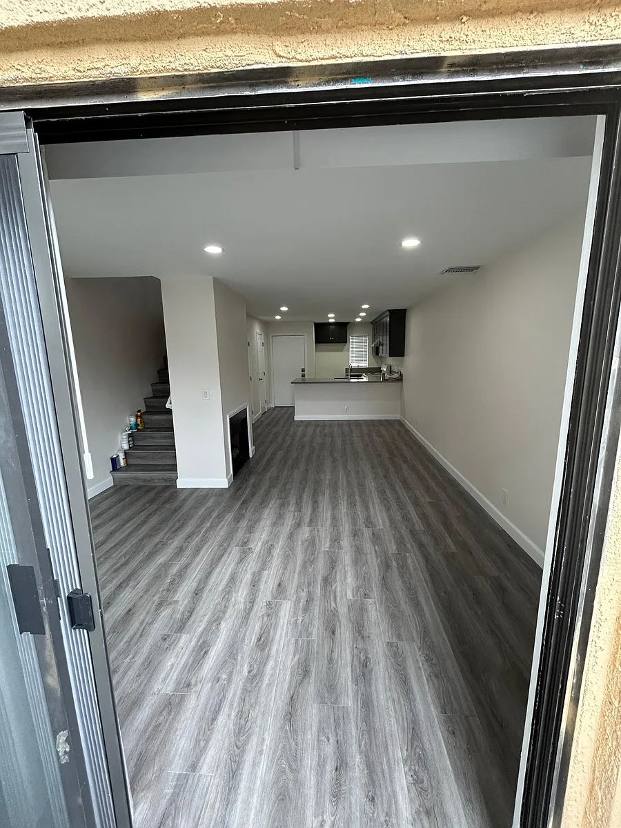 Building Photo - 318 S Helena St #103