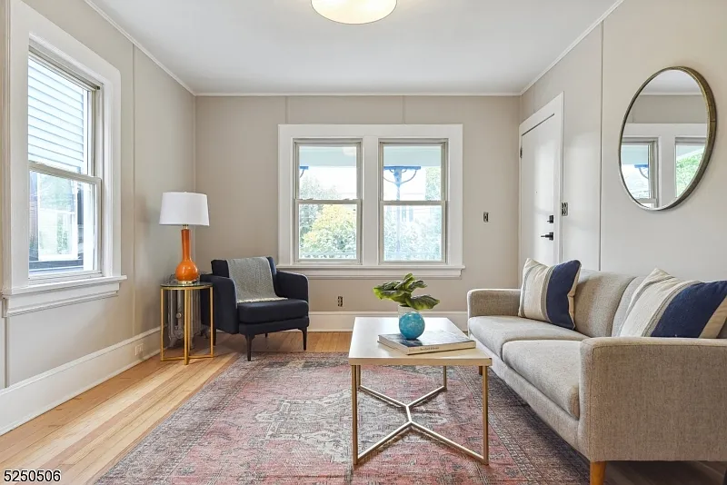 2 bed, 1.0 bath, $3,500 — Photo 2