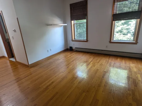 208 Wooster St, New Haven, CT