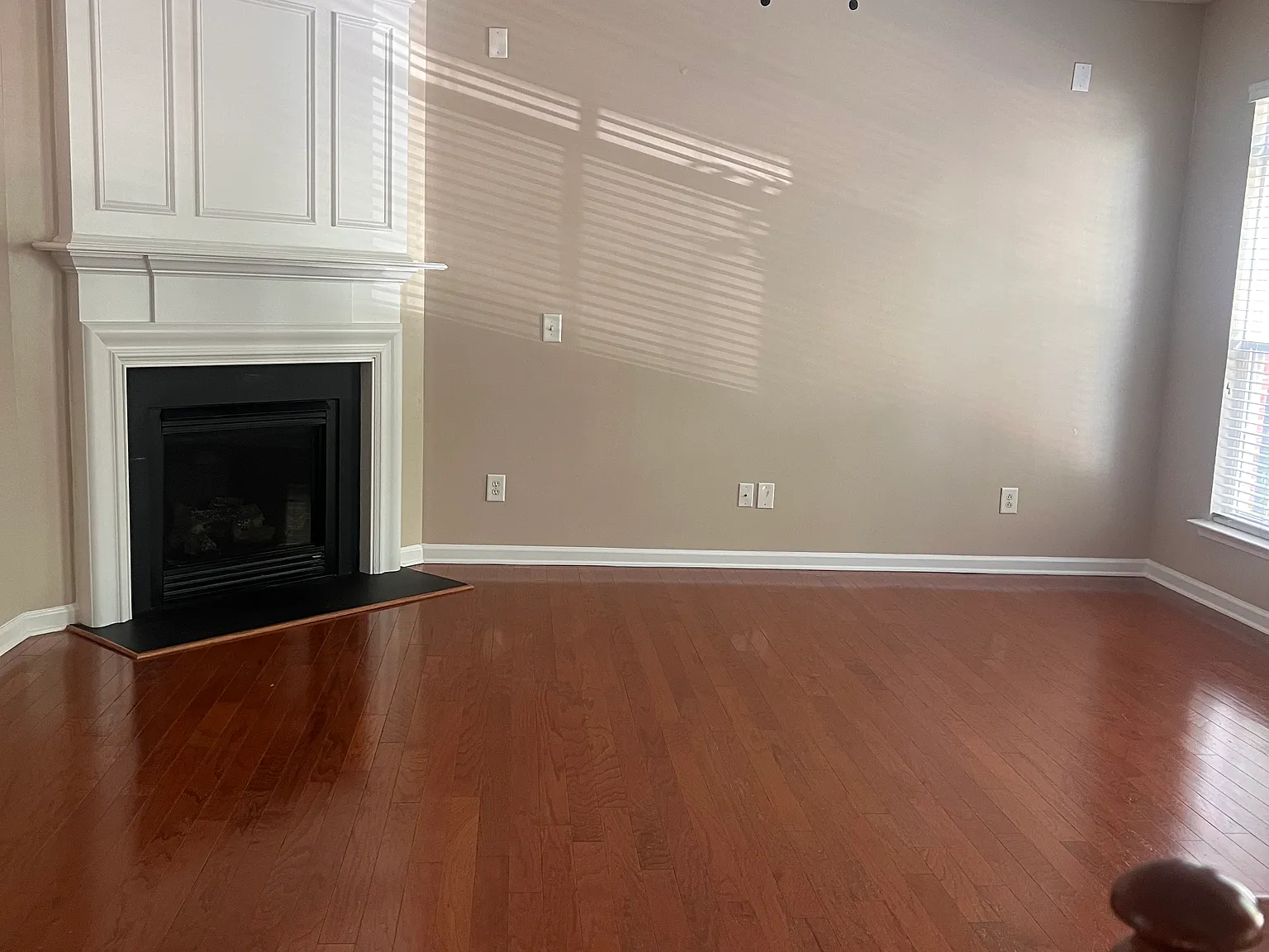 3 bed, 3.5 bath, 2305 sqft, $2,450 — Photo 3