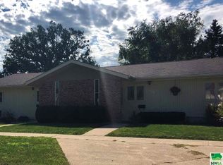 104 3rd St SE APT 3, Orange City, IA 51041