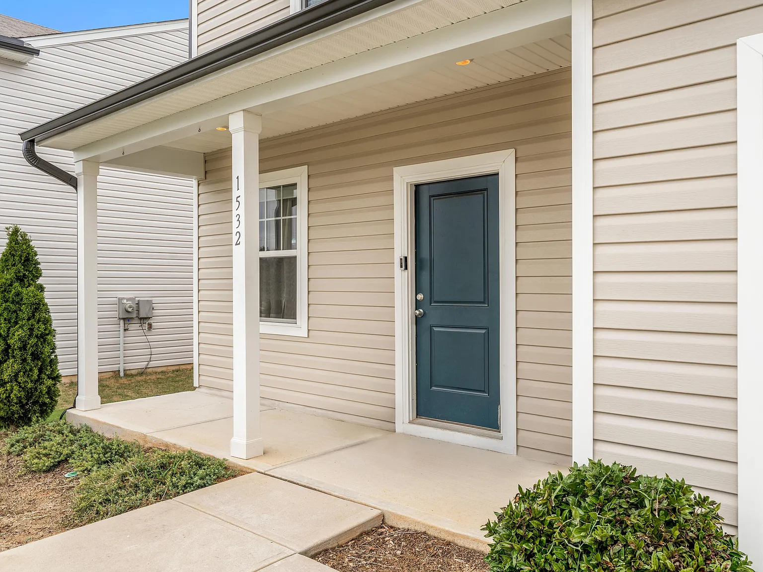 3 bed, 2.5 bath, $2,200 — Photo 2