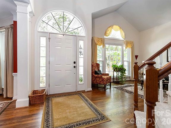 5th image of 6210 Maple Cove Ln