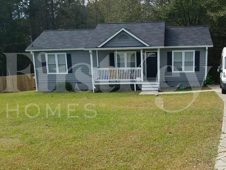137 Classic Rd — Photo 1
