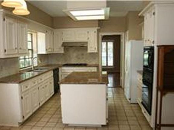 5th image of 12906 Finch Brook Dr