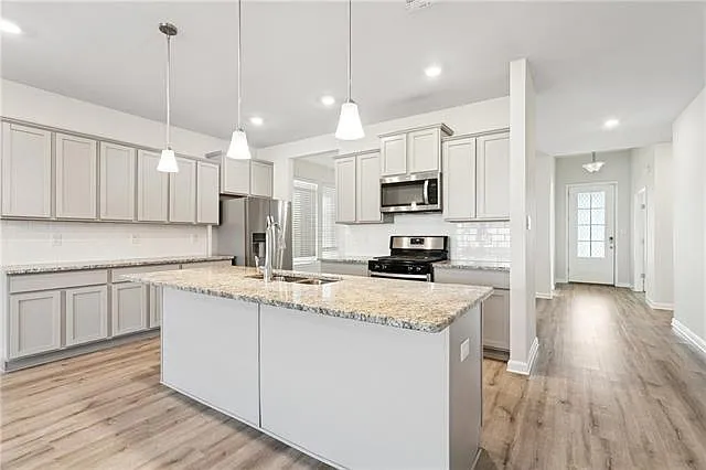 4 bed, 3.0 bath, 2712 sqft, $2,600 — Photo 3