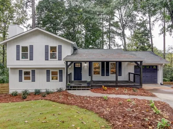 260 Moonshadow Ct, Roswell, GA 30075