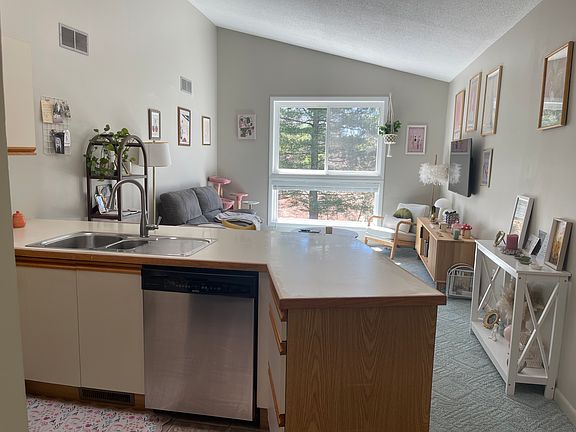 3rd image of 876 Halifax Dr