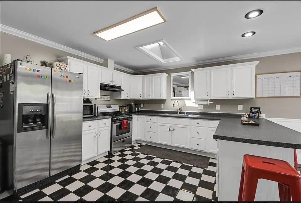 3 bed, 1575 sqft, $1,900 — Photo 2
