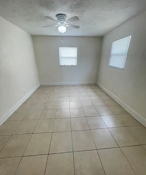 121 NW 7th Ct — Photo 25