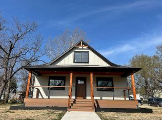 633 N Broadway Ave, Chapman, KS 67431