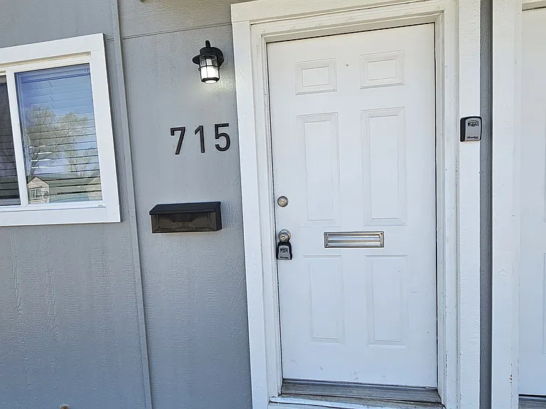 715 Douglas St — Photo 2
