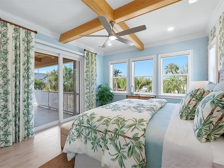 113 Aqua Ln — Photo 34