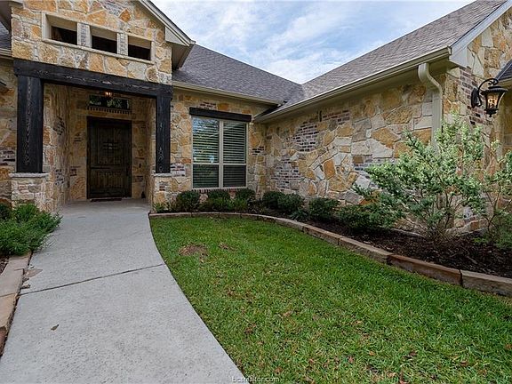 3rd image of 3912 Austins Estates Dr