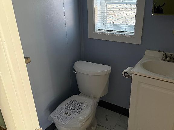 5th image of 120 Woodbine Ave