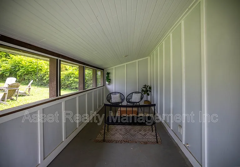 301 E Quincy Ave — Photo 14
