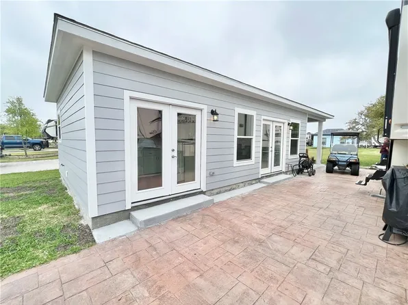 111 Augusta Cir, Aransas Pass, TX 78336