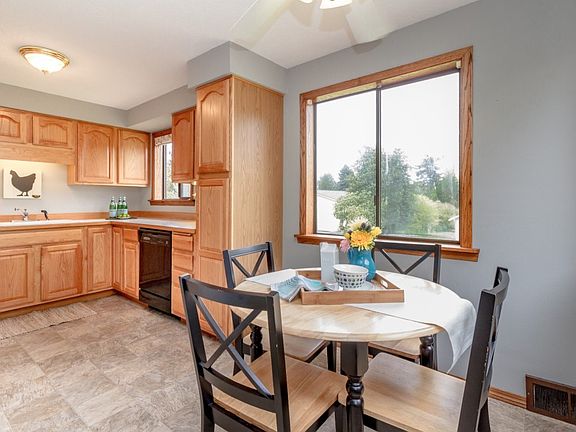 5th image of 2942 39th Ave NE