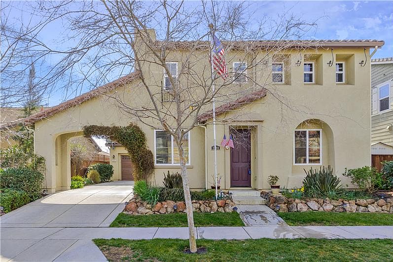 1st image of 2690 Nicolson Cir