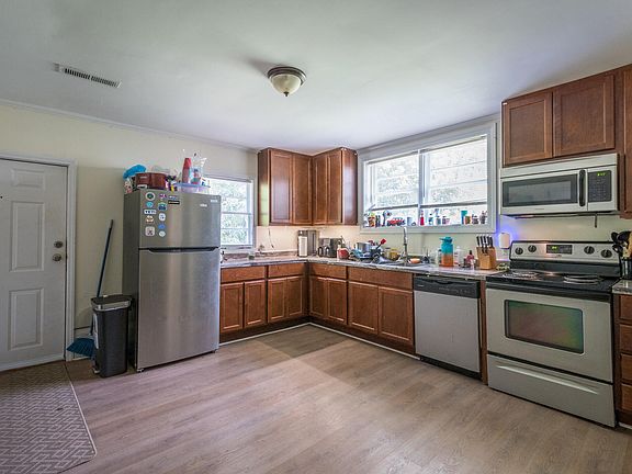 2nd image of 519 E Walnut Ave