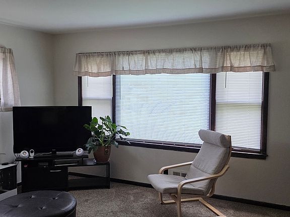 3rd image of 819 John St APT 2
