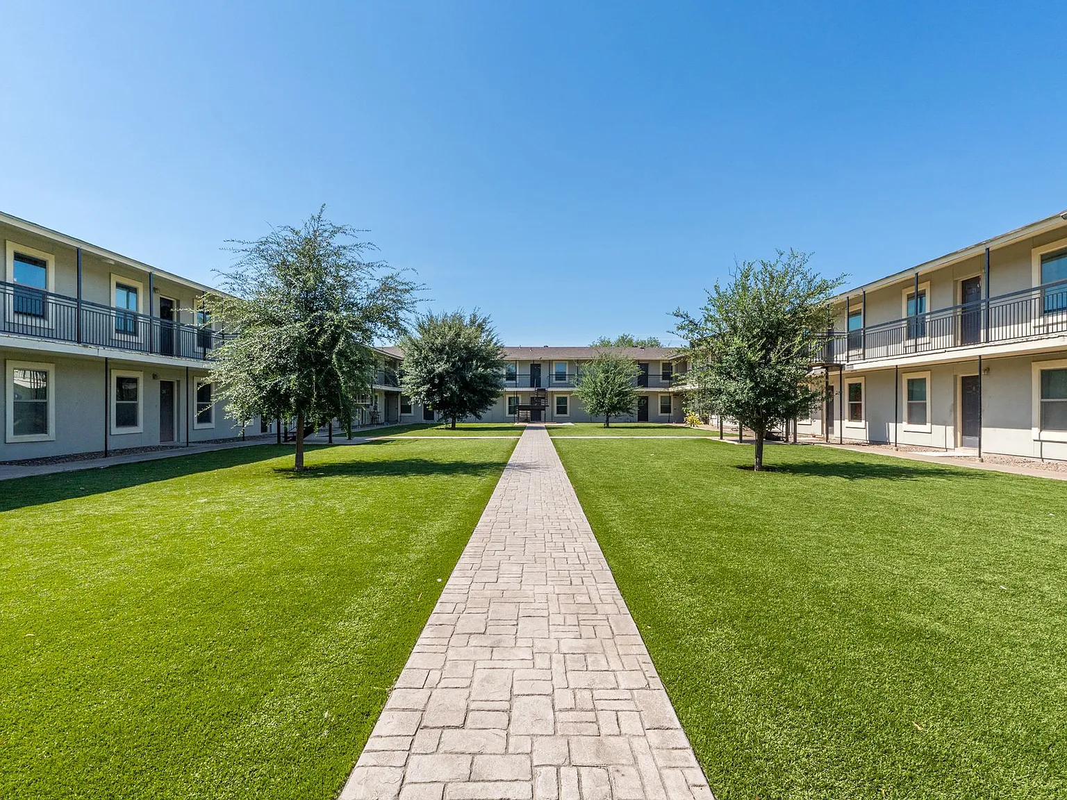 Stewart Apartments — Photo 1