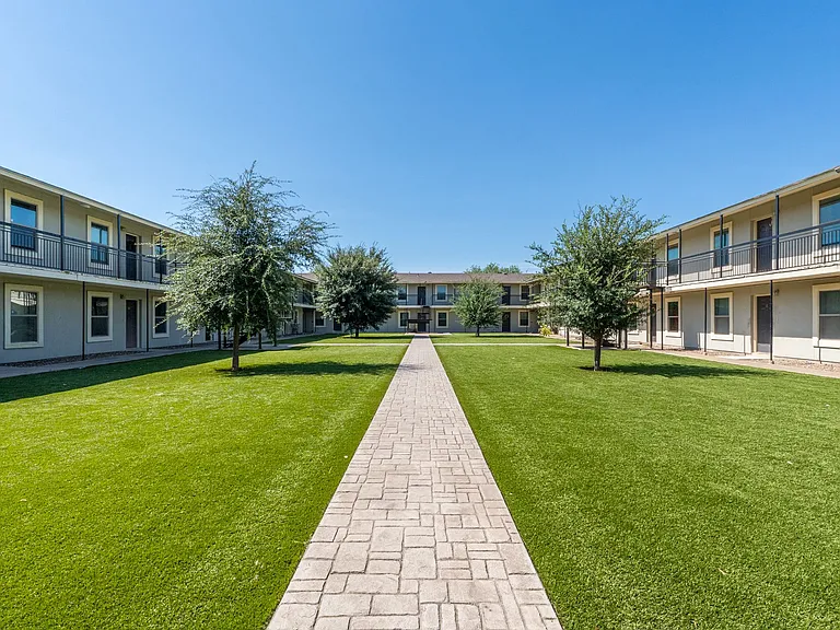 Stewart Apartments — Photo 1