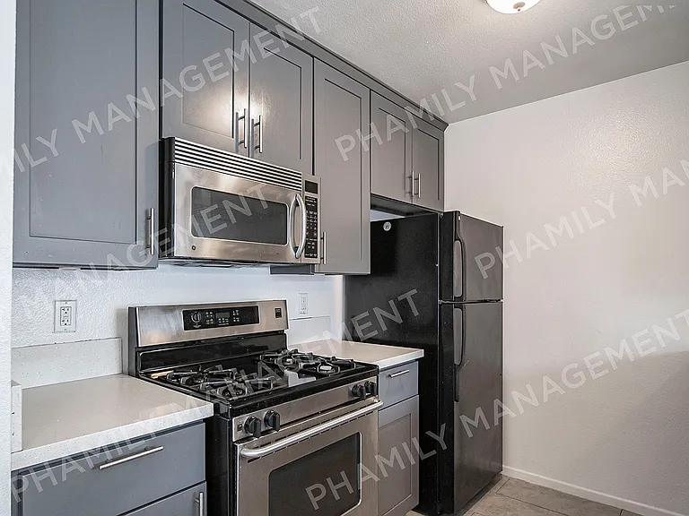 621 N Benton Way #6 — Photo 5