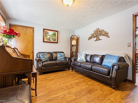 3rd image of 1015 Carnwise St SW
