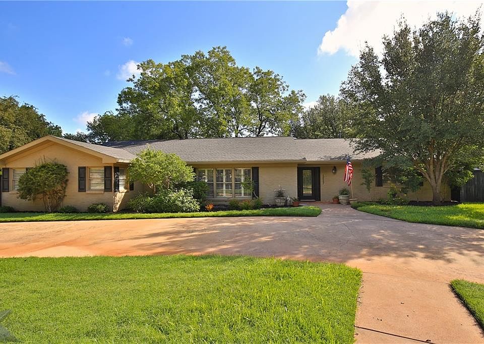 1st image of 1517 Woodridge Dr