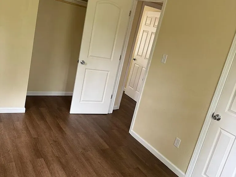 172 Roosevelt Rd — Photo 2
