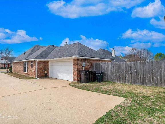 3rd image of 3303 Colonial Dr
