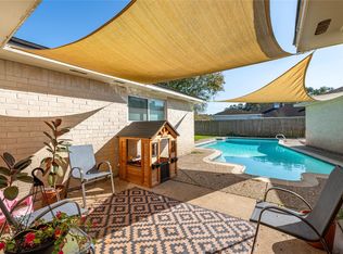 408 Broadmoor St, Friendswood, TX 77546