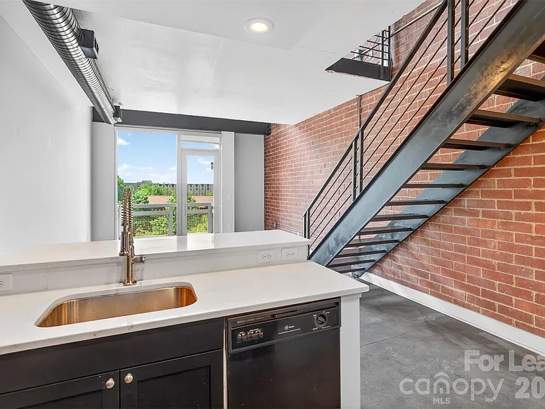 710 W Trade St #505 — Photo 9