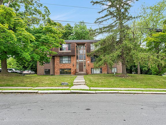 2nd image of 115 Oakwood Ave