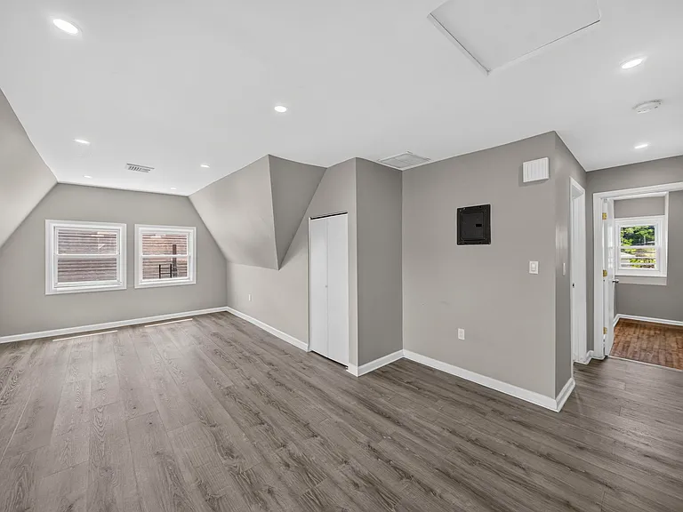 467-469 Summer Ave #3 — Photo 5