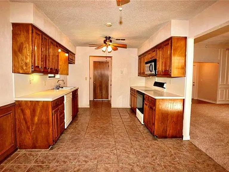 864 Western Trl — Photo 11