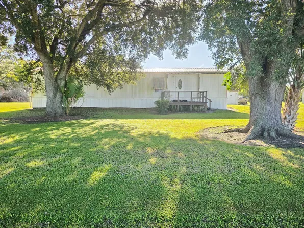 1051 Bay Dr, Moore Haven, FL 33471