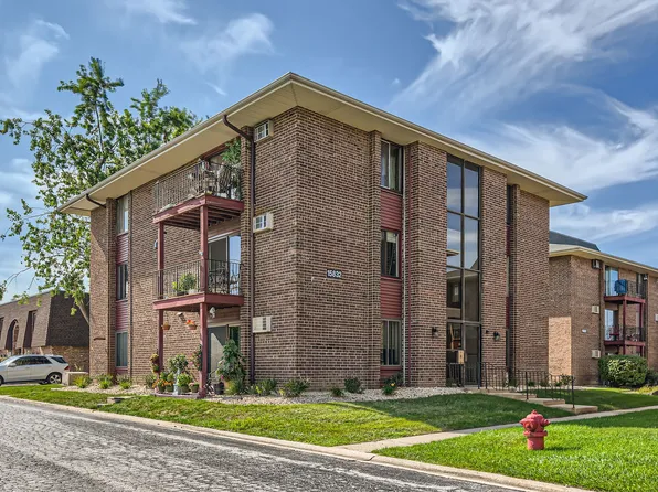 15832 Terrace Dr Unit 2, Oak Forest, IL 60452