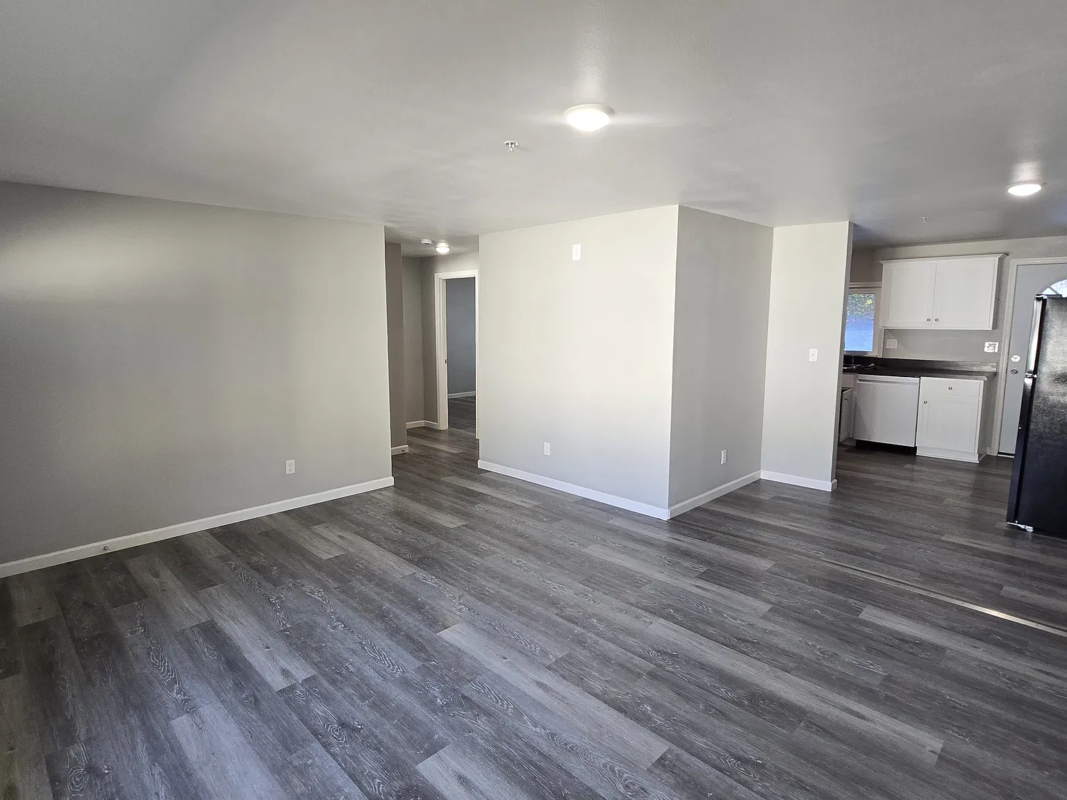 2426 White Ave — Photo 3