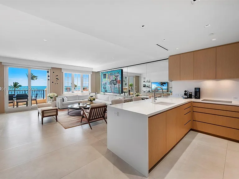 19242 Fisher Island Dr #19242 — Photo 5