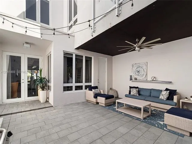 6306 NW 104th Path — Photo 3