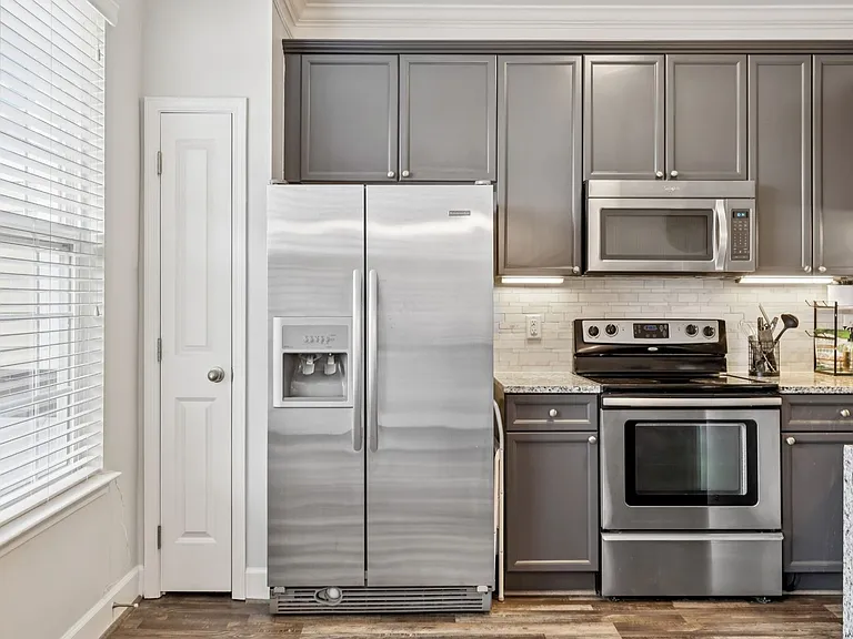 4705 Brighton Village Dr — Photo 10